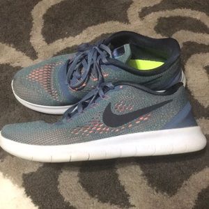 SLATE AND CORAL NIKE Free Runs!! Offer 😘